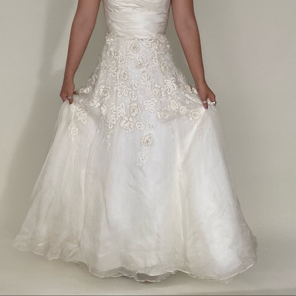 Watters Brides strapless wedding dress with train - Picture 6 of 16